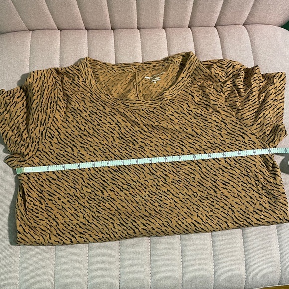 Tiger Print Top - Picture 4 of 5